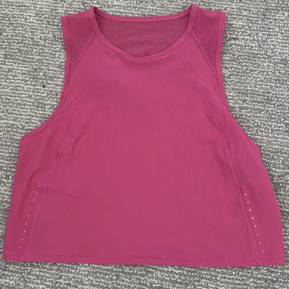 Cropped Lululemon tank